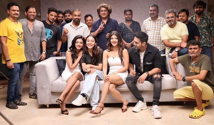 YRKKH: Samridhii Shukla, Rohit Purohit, and Garvita Sadhwani's Group Pose Sparks Fan Curiosity 902265