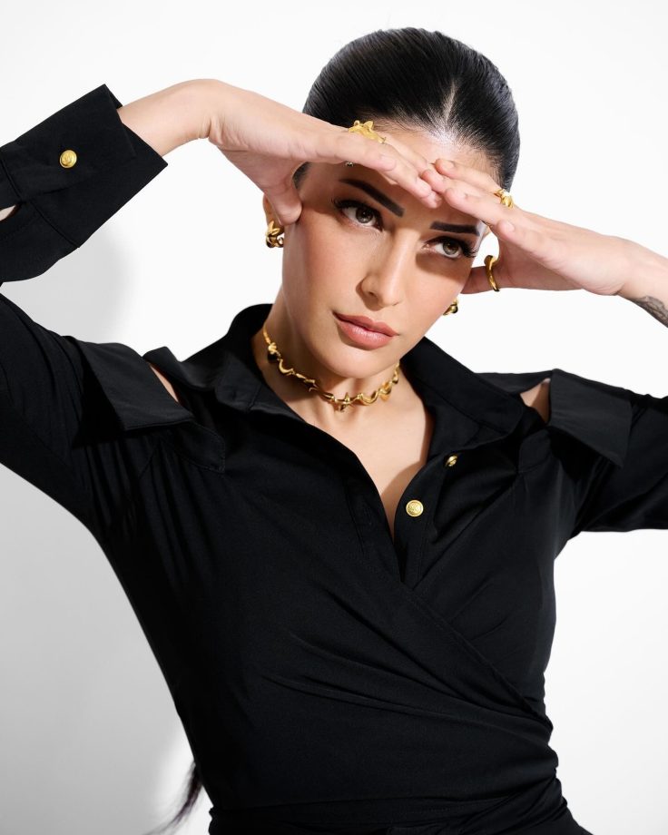 5 Things About Shruti Hassan's Gothic Look In Matte Black Attire Sets Her Different From Others 909519