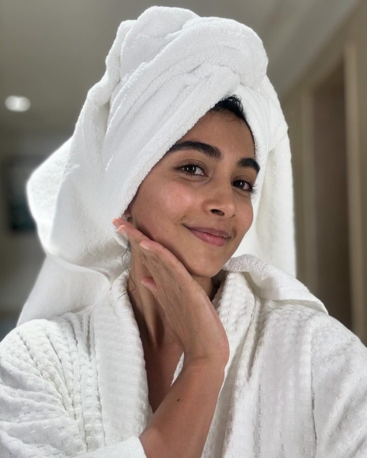Actress Pooja Hegde comparing her with freshly steamed momo! 904847