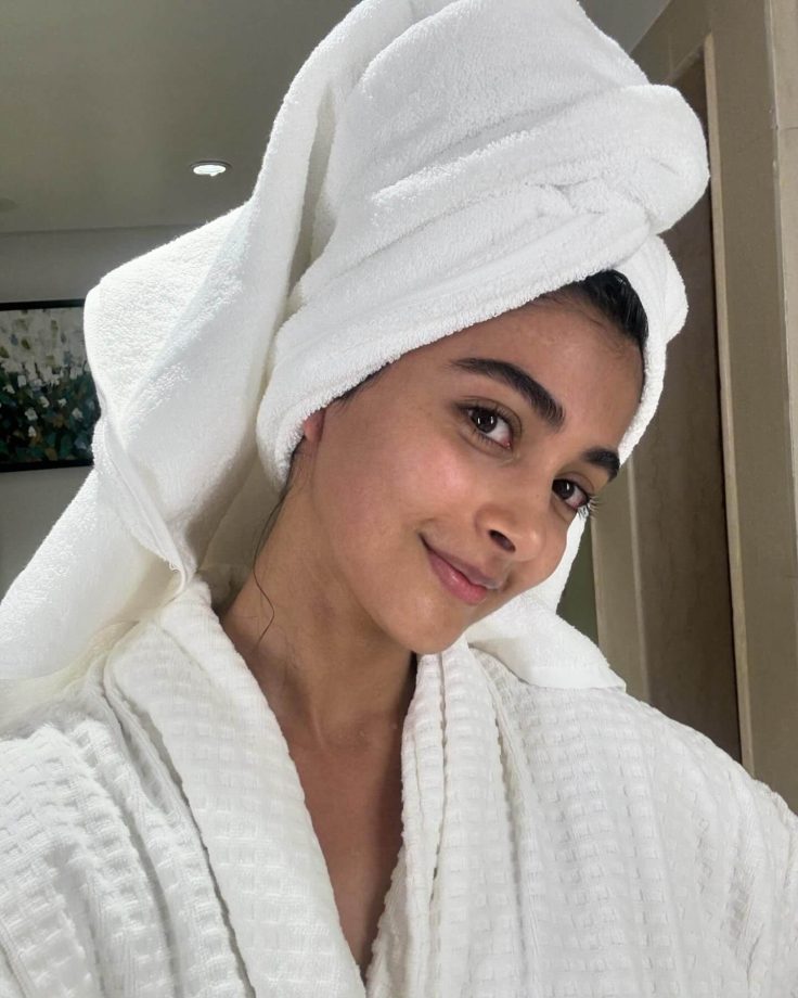 Actress Pooja Hegde comparing her with freshly steamed momo! 904846