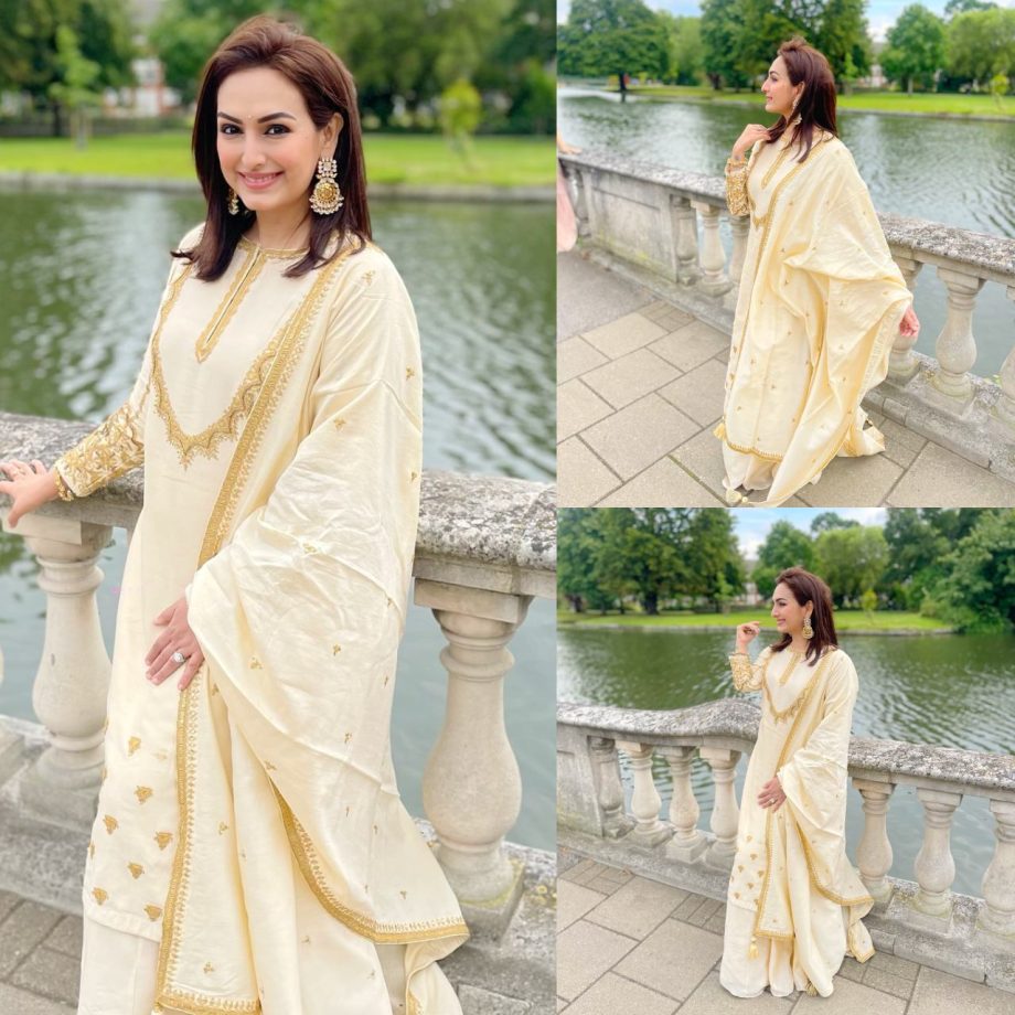Akriti Kakar Stuns in Desi Avatar in London! 907421