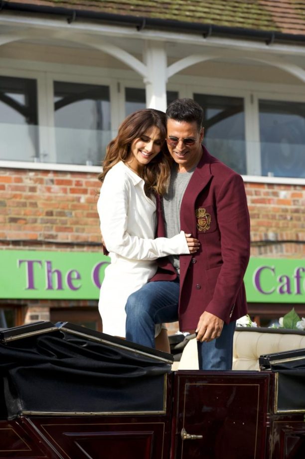 Akshay Kumar and Vaani Kapoor's Chemistry Sparkles in 'Duur Na Karin' from Their Upcoming Film Khel Khel Mein 909849