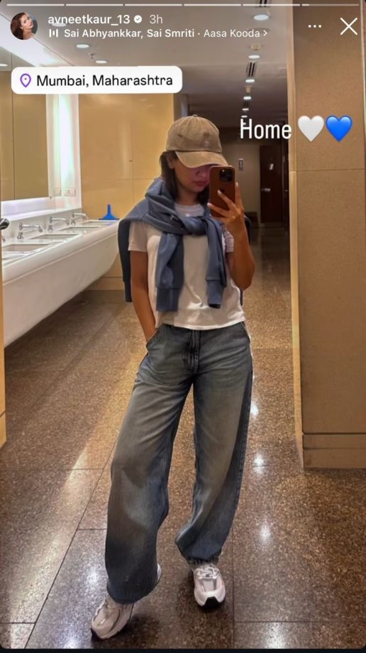 Avneet Kaur And Anushka Sen Give Sneak Peek Into Their Stylish Mirror Selfies 910021