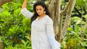 [Photos] Shweta Tiwari Knows How To Ace In Budget Friendly Cotton Chikankari Kurta Set And Open Hair