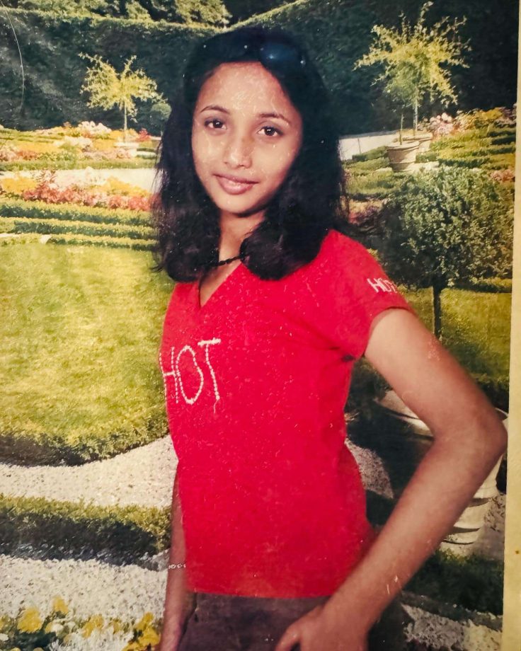 Bhojpuri News: Rani Chatterjee's Cute Childhood Photo, Monalisa Twins With Bestie To Akshara Singh's Stunning Photoshoot 904222