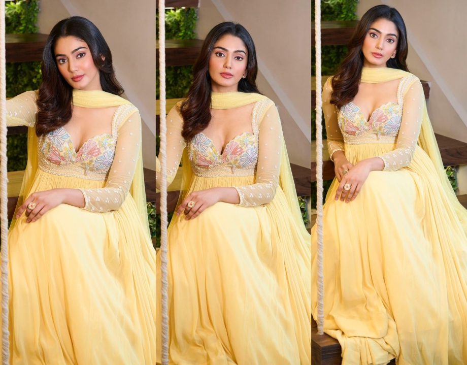 Bigg Boss OTT 3 Sana Makbul Gives Sunshine Vibes In Yellow Anarkali Set, See Photos! 909275