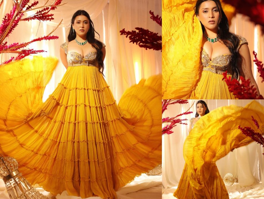 Brighten Up Your Haldi Ceremony With Mannara Chopra And Manisha Rani's Yellow Ethnic Fit 908809