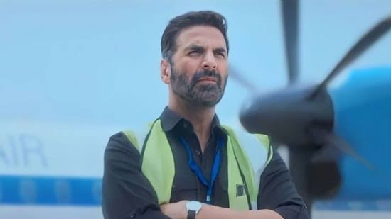 Dear Akshay Kumar: Take A Moment & Hang On 907728