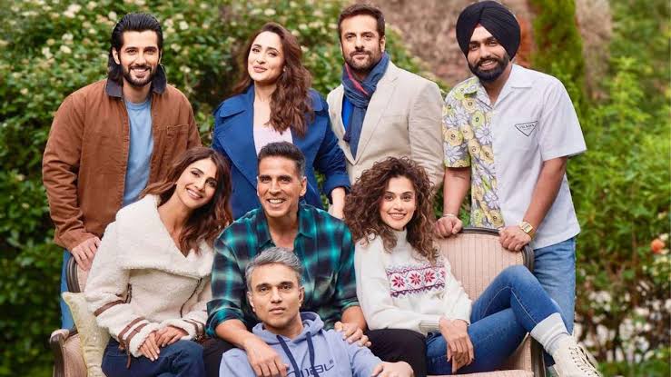 Dear Akshay Kumar: Take A Moment & Hang On 907729