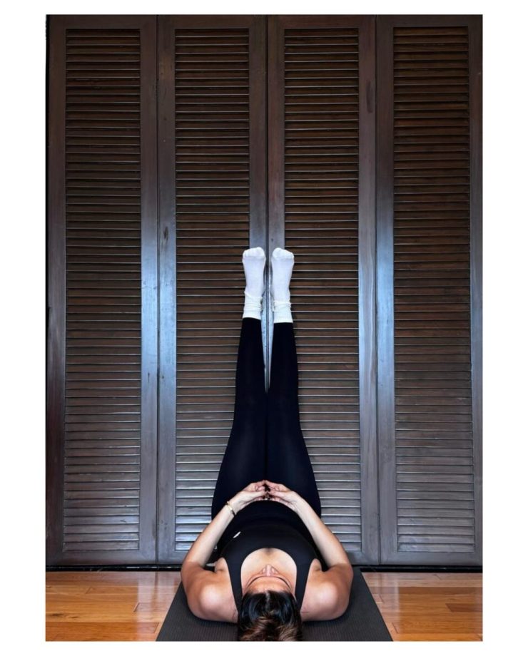 Drashti Dhami Follows Deepika's Footsteps With Pregnancy Fitness 908330