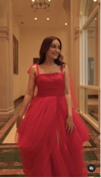 Fashion Face-Off: Shivangi Joshi Vs. Surbhi Jyoti: Which Television Fashion Queen Slays In Red Tulle Gown? 906508