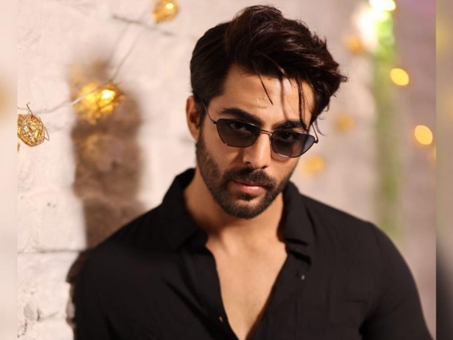 Hotness Overloaded: 'Bearded' Stylish Actors In TV 908080