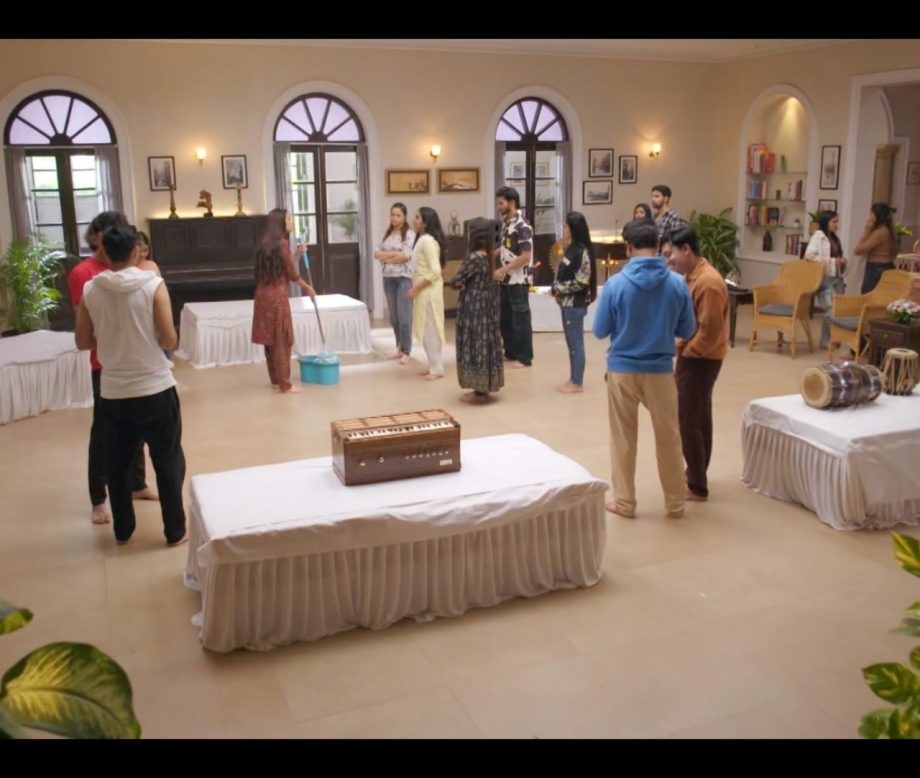 Jhanak Written Update 15 July: In this episode, Mrinalini Boldly Confronts Chhoton's Parents About His Affair, And Jhanak Faces Humiliation At The Workplace 906884