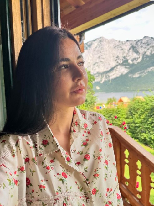 Katrina Kaif 'pauses for a moment' surrounding herself with 'incredible peace & calm'; here's why 909112