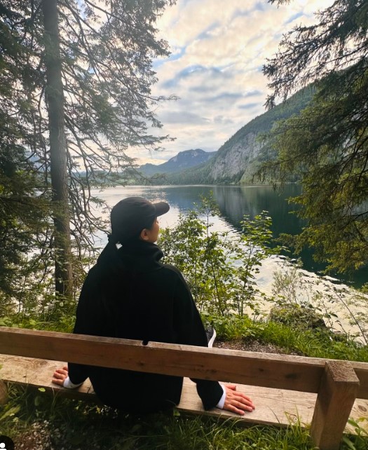 Katrina Kaif 'pauses for a moment' surrounding herself with 'incredible peace & calm'; here's why 909116