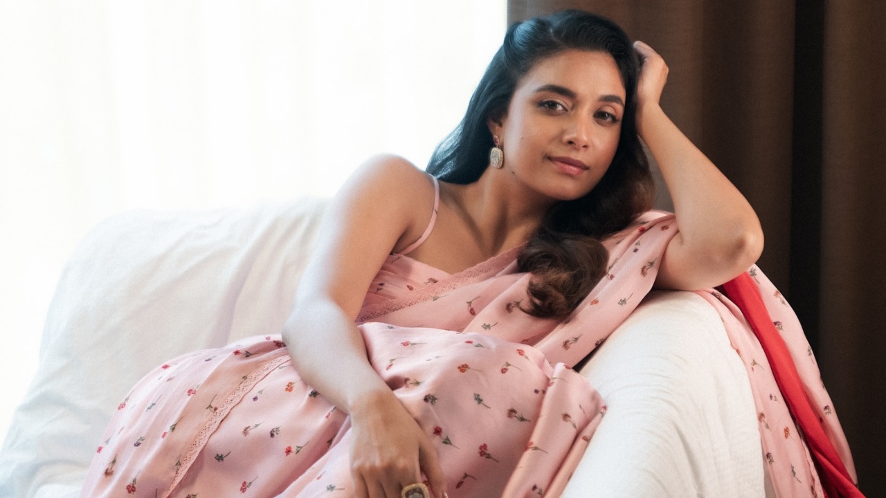 Keerthy Suresh Looks Stunning In Pink Floral Saree With Sleeveless Blouse, See Photos! 908192