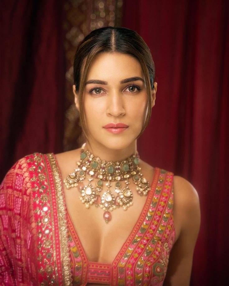 Kriti Sanon Sets Trends With Her Sassy Lehenga Blouse, Here's Why? 906709