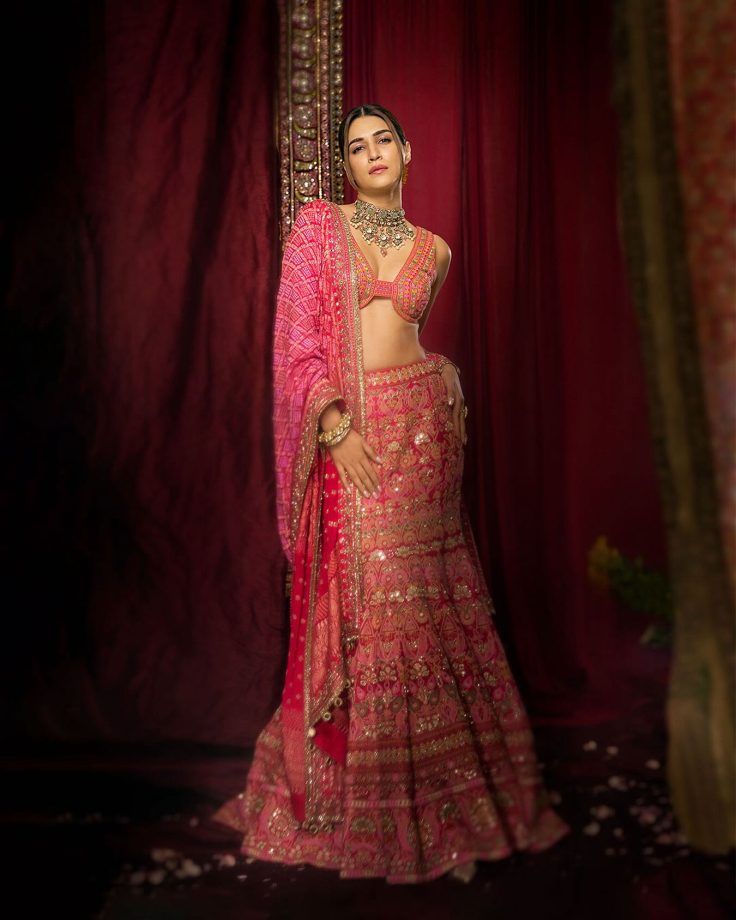 Kriti Sanon Sets Trends With Her Sassy Lehenga Blouse, Here's Why? 906710