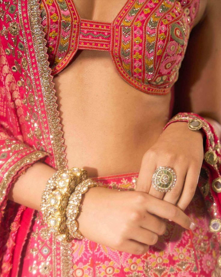 Kriti Sanon Sets Trends With Her Sassy Lehenga Blouse, Here's Why? 906706