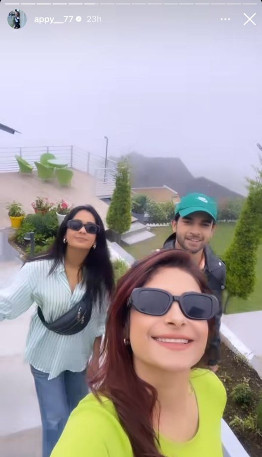 Kumkum Bhagya's Krishna Kaul Chills With Co-stars Mughda Chaphekar & Aparna Mishra In Mussoorie 908015