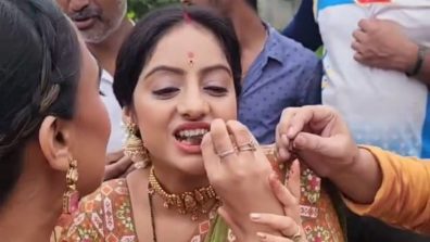 Mangal Lakshmi Actress Deepika Singh Turns 35, Celebrates Birthday With Co-stars Of The Show