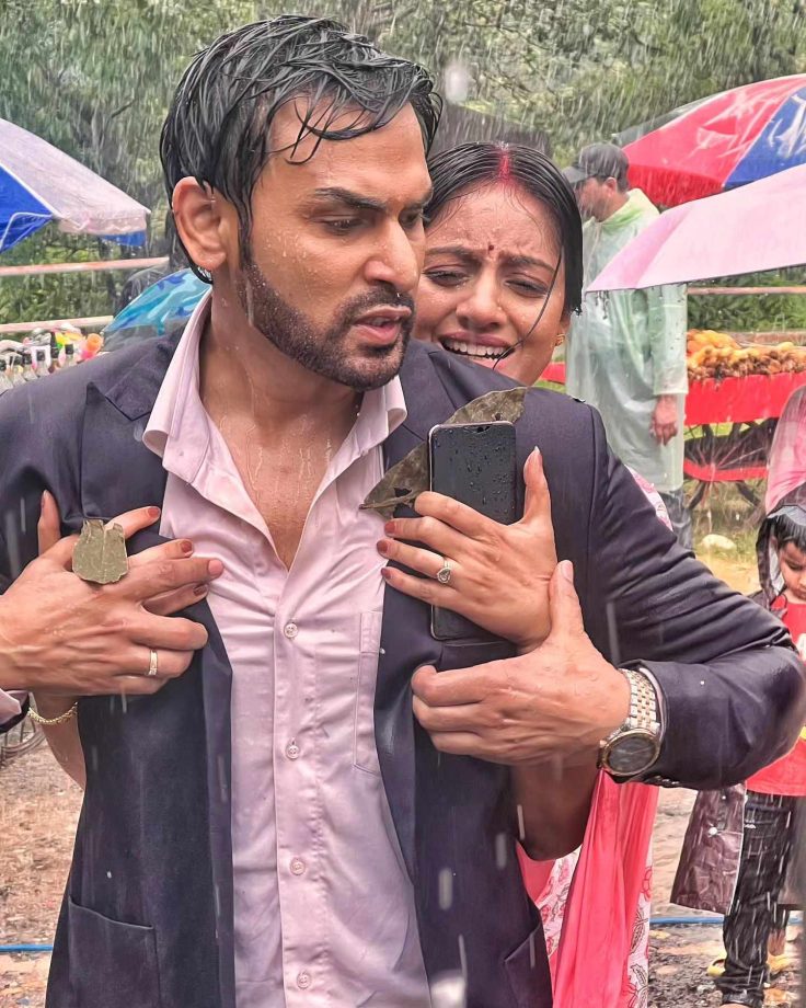 Mangal Lakshmi's Deepika Singh Radiates Simplicity In Saree, Naman Shaw Shares BTS Moments 906658