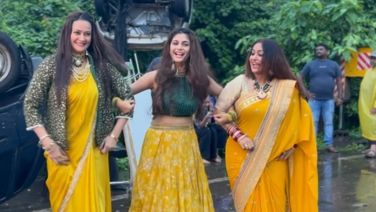 Mishri Actress Megha Chakraborty, With Co-Stars Jaswir Kaur And Sangeeta Kapure, Dances In Rain On The song 'Koi Ladki Hai,' Watch! 910307