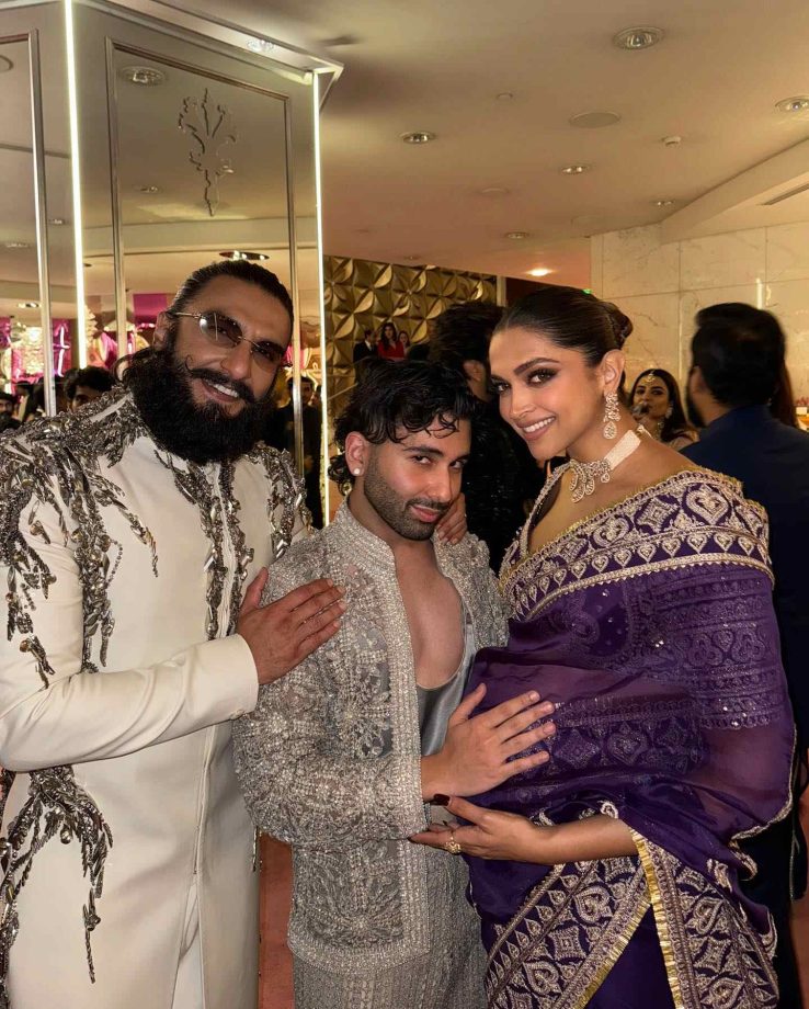 Orry Strikes His Iconic Pose Touching Deepika Padukone's Baby Bump Fan Says, 'Twins...' 906002