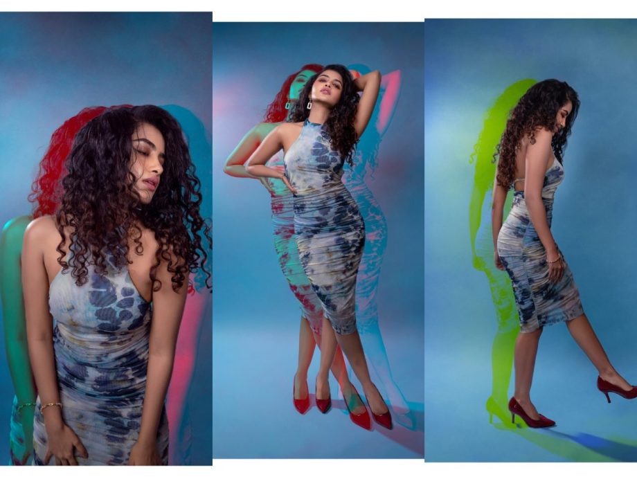 [Photos] Anupama Parameswaran Looks Absolutely Stunning In Bodycon Dress With Open Curly Hairstyle 909557
