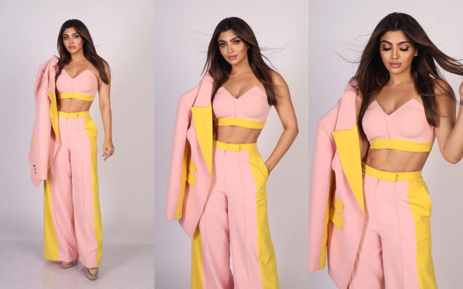 [Photos] Bigg Boss Fame Akanksha Puri Shows Toned Abs And Midriff In Dual Colors Pantsuit 909551