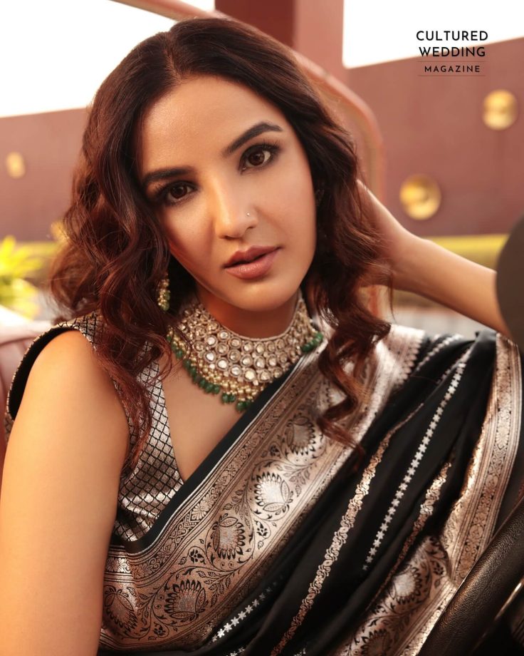 [Pics] Aly Goni Goes Lovestruck As Jasmin Bhasin Stuns In Ethnic Black Saree With Sleeveless Blouse 906519
