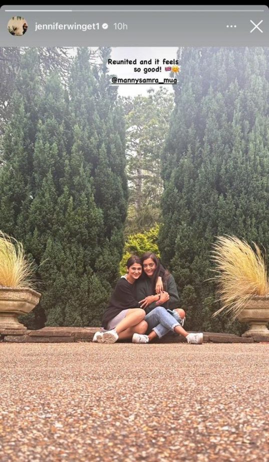 Raisinghani Vs. Raisinghani Fame Jennifer Winget Reunites With Her Old Friend, Enjoys Girls Date! 904932