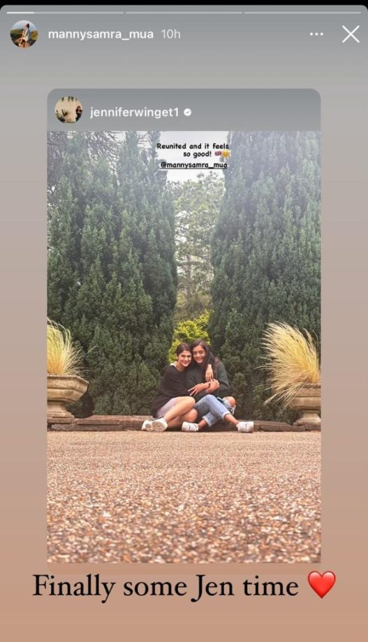 Raisinghani Vs. Raisinghani Fame Jennifer Winget Reunites With Her Old Friend, Enjoys Girls Date! 904933