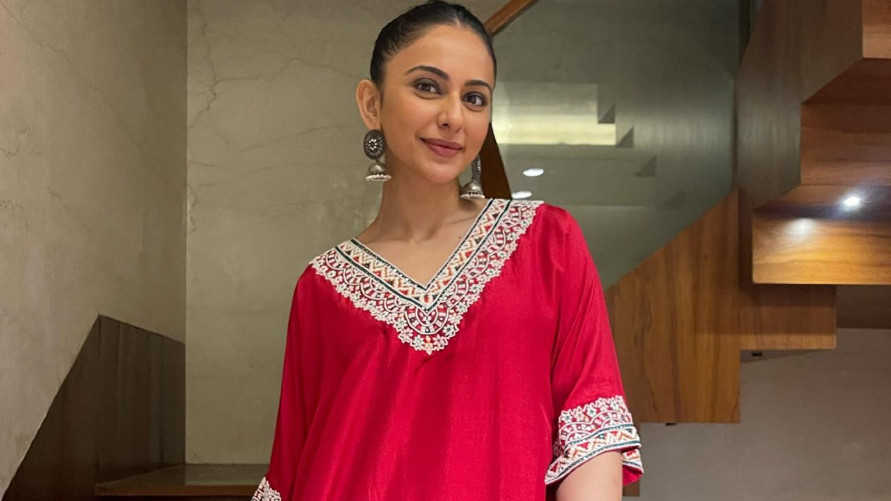 Rakul Preet Singh Stuns in Red Embroidered Kurta Set, Perfect for Weddings and Festive Celebrations 910375