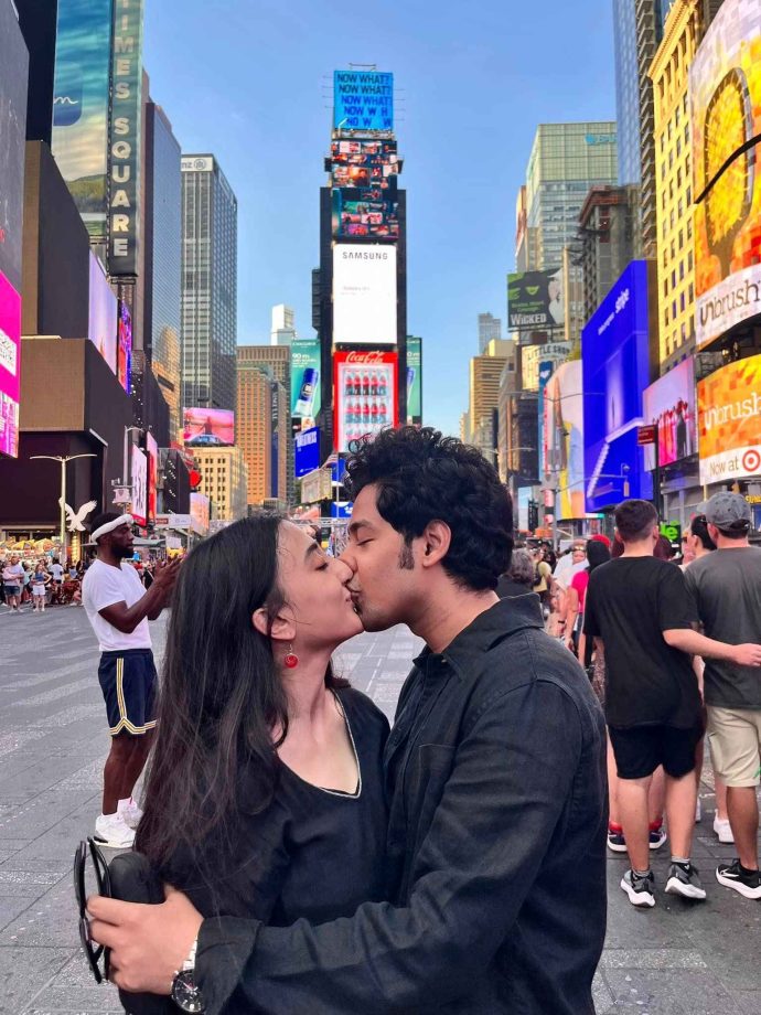 Riddhi Sen and Surangana Bandyopadhyay Face Sarcasm for Public Kiss in Times Square 905872