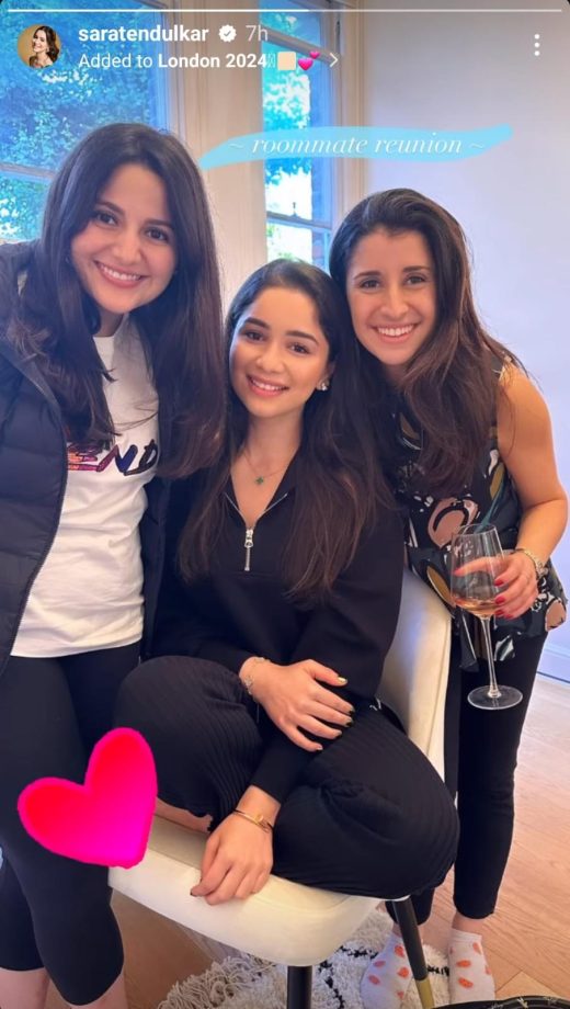 Sara Tendulkar Reunites With Her Roommates In London, Shares Adorable Photo 904764