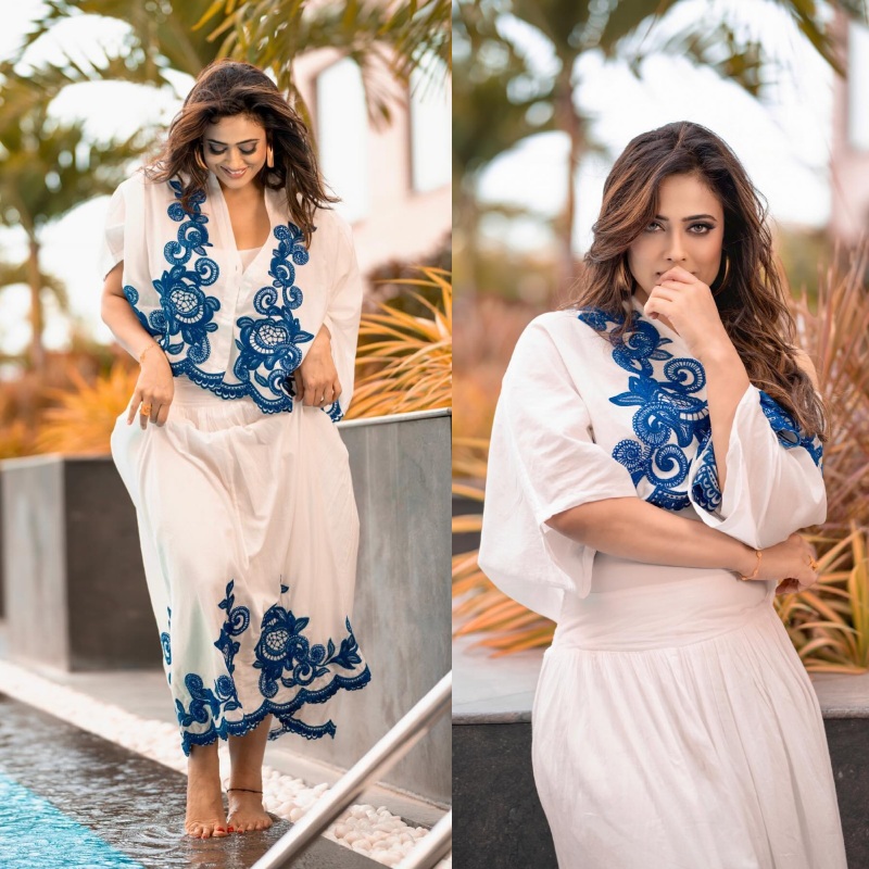 Shweta Tiwari Radiates Freshness In White Co-Ord Set And Open Hairs, See Photos! 908204