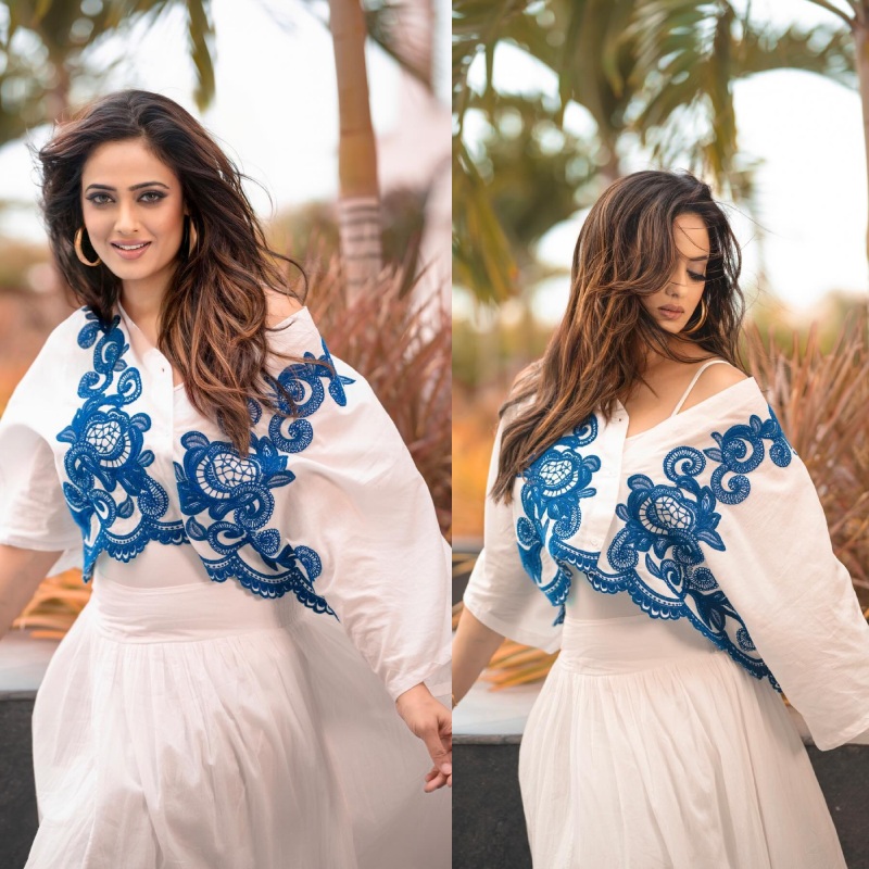 Shweta Tiwari Radiates Freshness In White Co-Ord Set And Open Hairs, See Photos! 908205