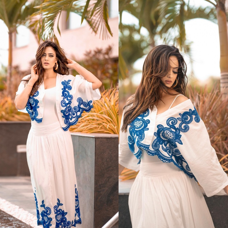 Shweta Tiwari Radiates Freshness In White Co-Ord Set And Open Hairs, See Photos! 908203
