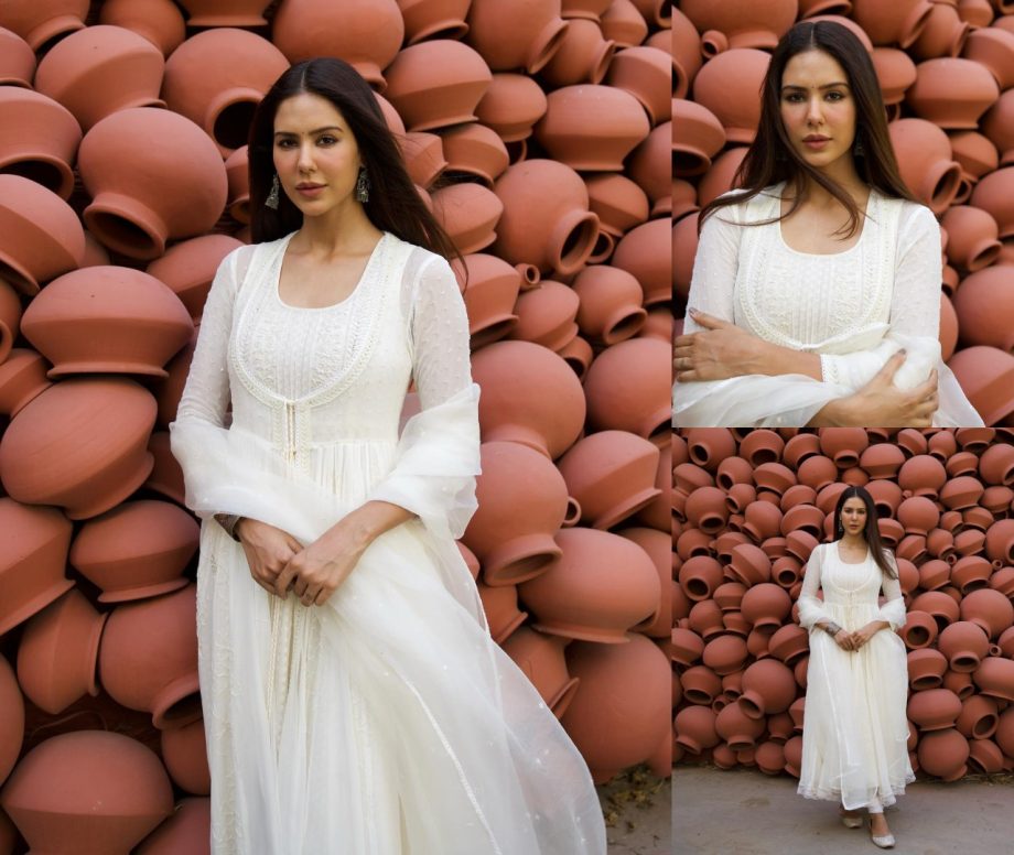 Sonam Bajwa's Desi Girl Look 904858