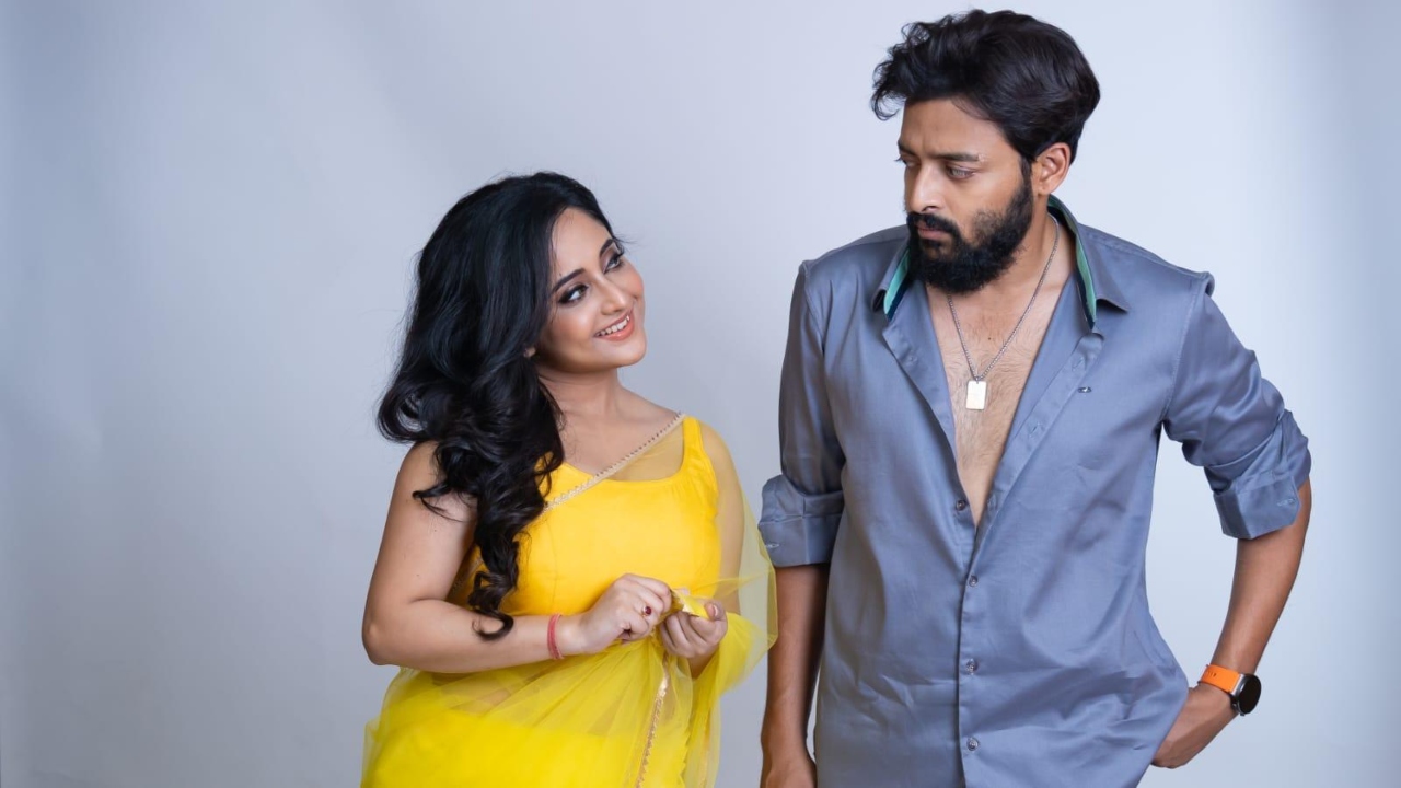 Soumitrisha Kundu and Sourav Das Spotted Together in Darjeeling. What's Cooking? 905653