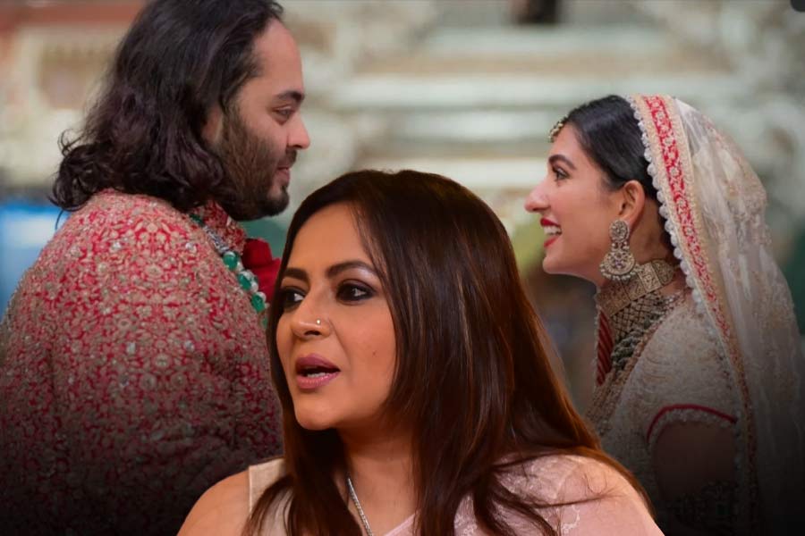Srilekha Mitra Calls Out Tollywood Celebrities for 'Fake VIP Culture' 907323