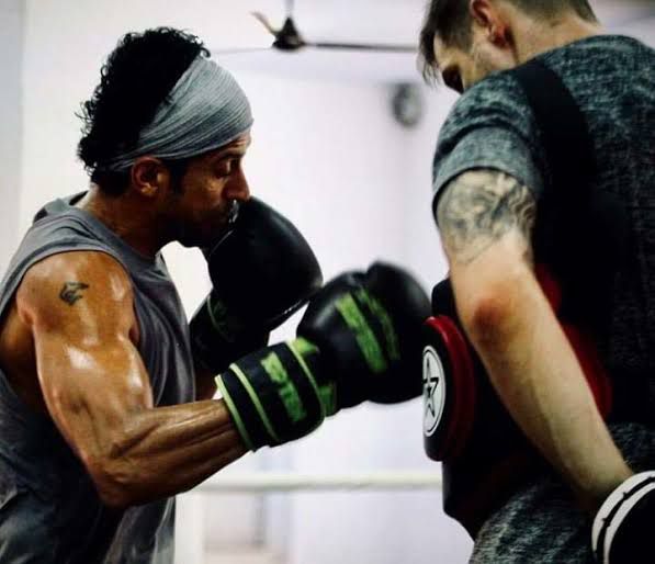 Throwback Tuesday: Celebrating 3 Years of Excel Entertainment's 'Toofaan' – with BTS Pictures of Farhan Akhtar's Intense Training Regimen 907224