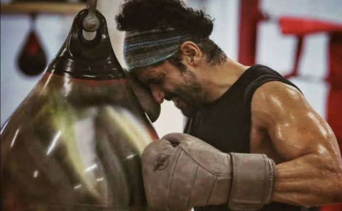 Throwback Tuesday: Celebrating 3 Years of Excel Entertainment's 'Toofaan' – with BTS Pictures of Farhan Akhtar's Intense Training Regimen 907225