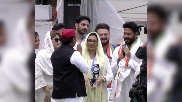TMC's Shahid Dibas Rally Sees Celeb Presence - Srabanti's Surprise Appearance 908641