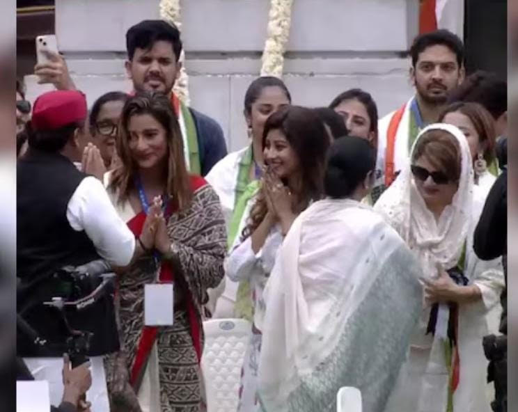 TMC's Shahid Dibas Rally Sees Celeb Presence - Srabanti's Surprise Appearance 908639