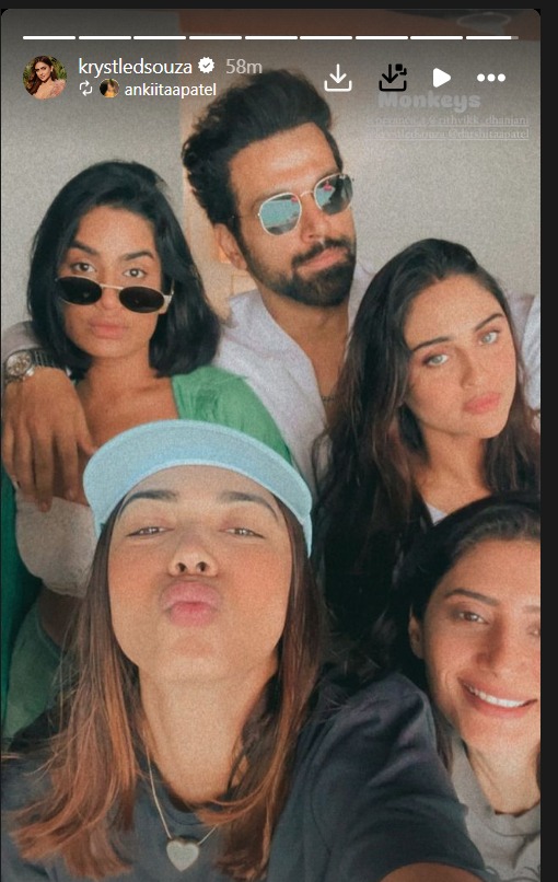 TV News: Divyanka Tripathi & Vivek Dahiya's Filmy Vacation Moment, Aditi Bhatia's Guru Purnima Puja To Palak Purswani's Bold Photoshoot 909147