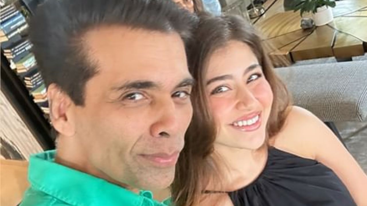 Yeh Hai Mohabbatein Fame Aditi Bhatia Gets Snapped With Film Maker Karan Johar; Guess What's Cooking! 910360