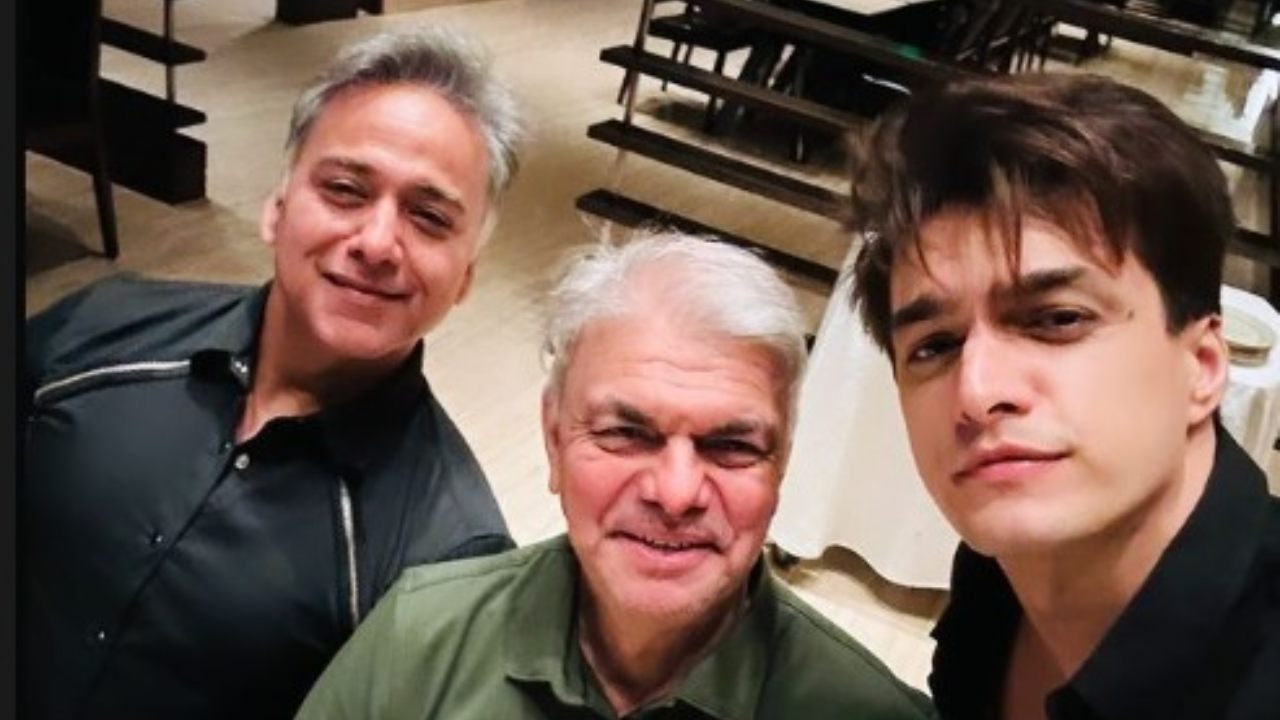 Yeh Rishta Kya Kehlata Hai Fame Mohsin Khan Poses With His Reel And Real Abbajaans On The Occasion of Guru Purnima; Check Here 908328