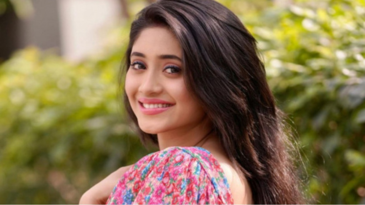 Yeh Rishta Kya Kehlata Hai Fame Shivangi Joshi Takes Time Off To Seek Blessings With Family 909076